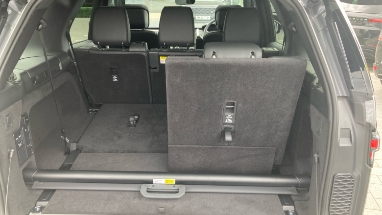 Land Rover Discovery 3.0 D350 Dynamic SE 5dr Auto Diesel Station Wagon